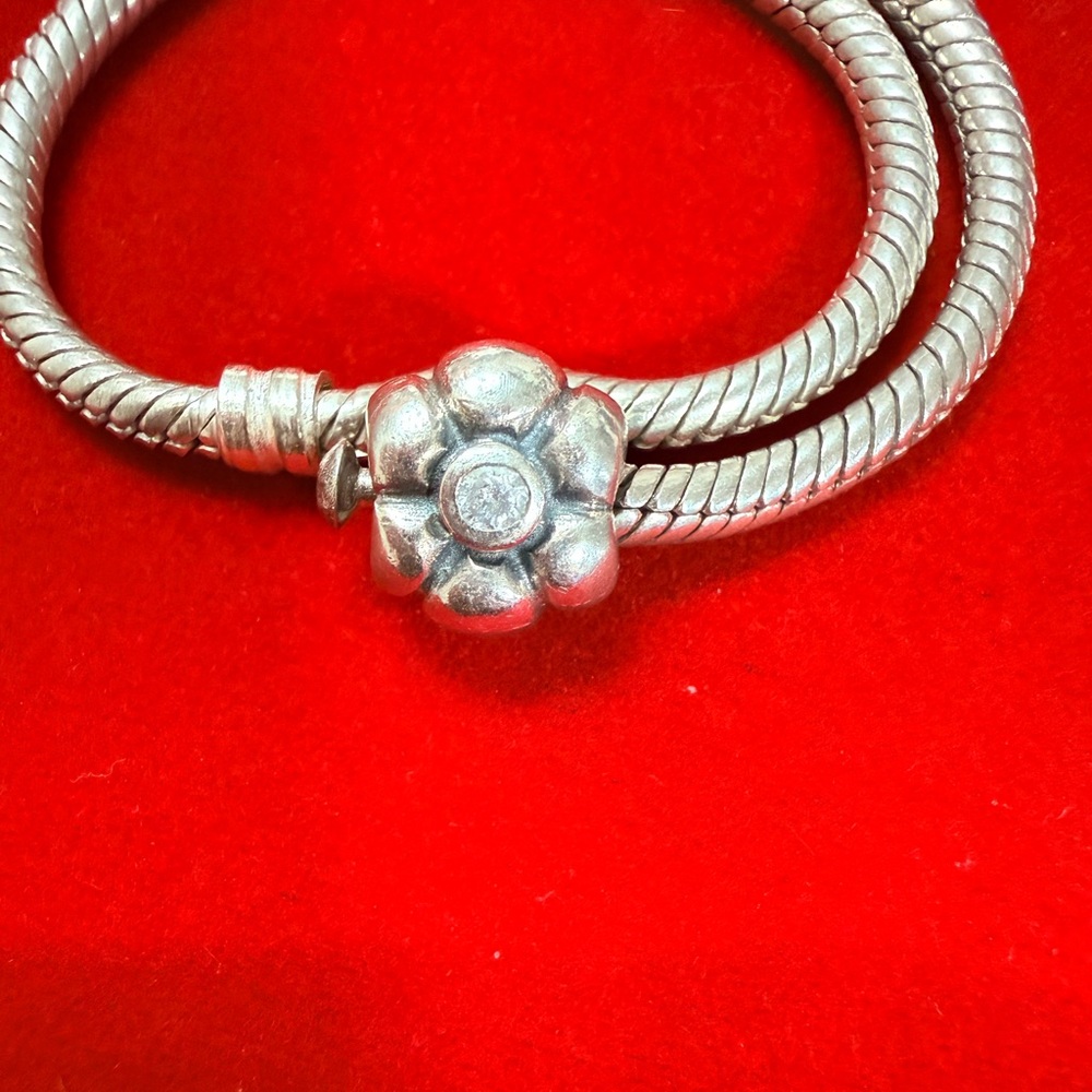 Pandora Camelia Flower Charm 🌸 - Picture 2 of 3